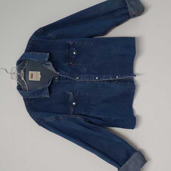 Levi's cropped denim shirt - Picture 2 of 16